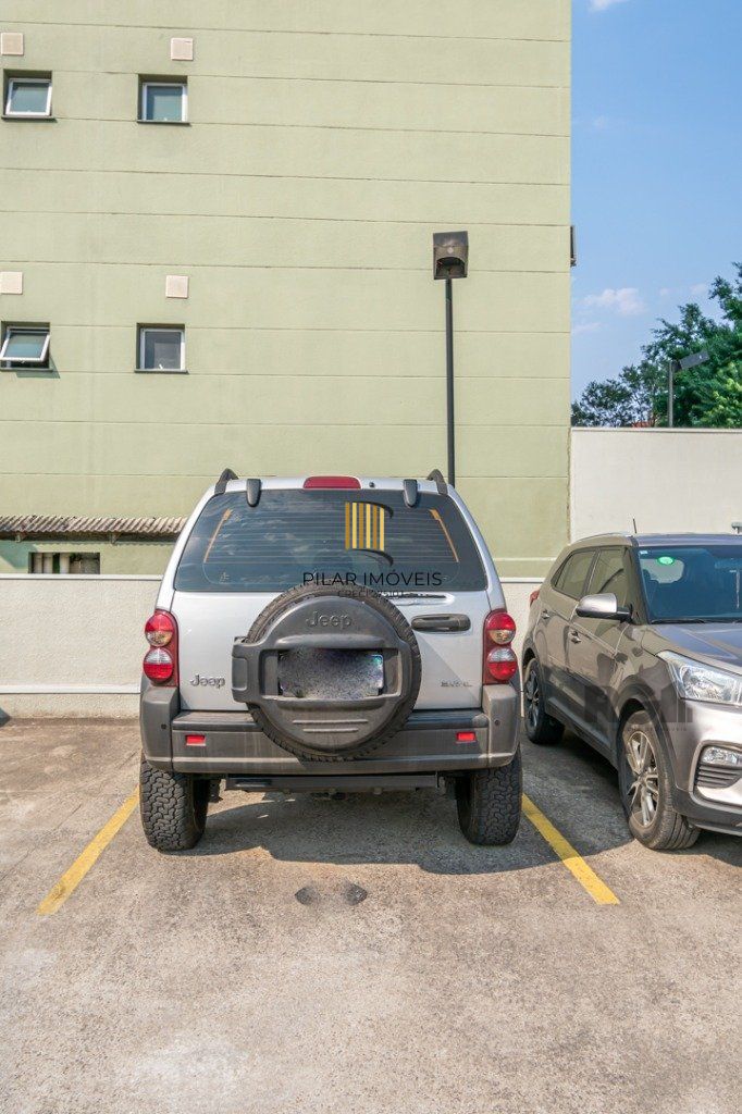 APTO DÉCIMO TERCEIRO ANDAR COM GARAGEM E ELEVADOR. ÓTIMA VISTA