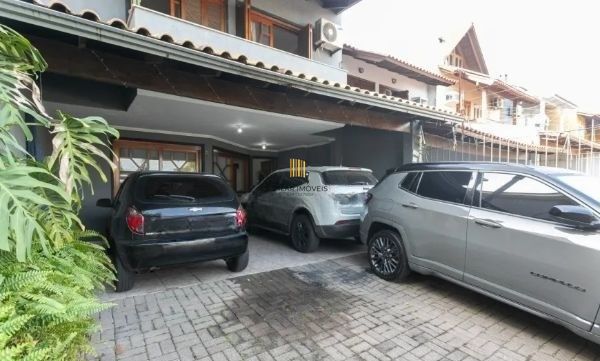 Casa sobrado no bairro Ecoville de 3 dormitórios e 4 vagas