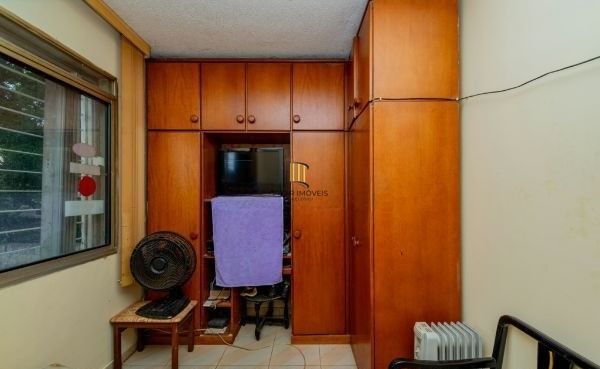 Apartamento no bairro Tristeza de 2 dormitórios e dependência