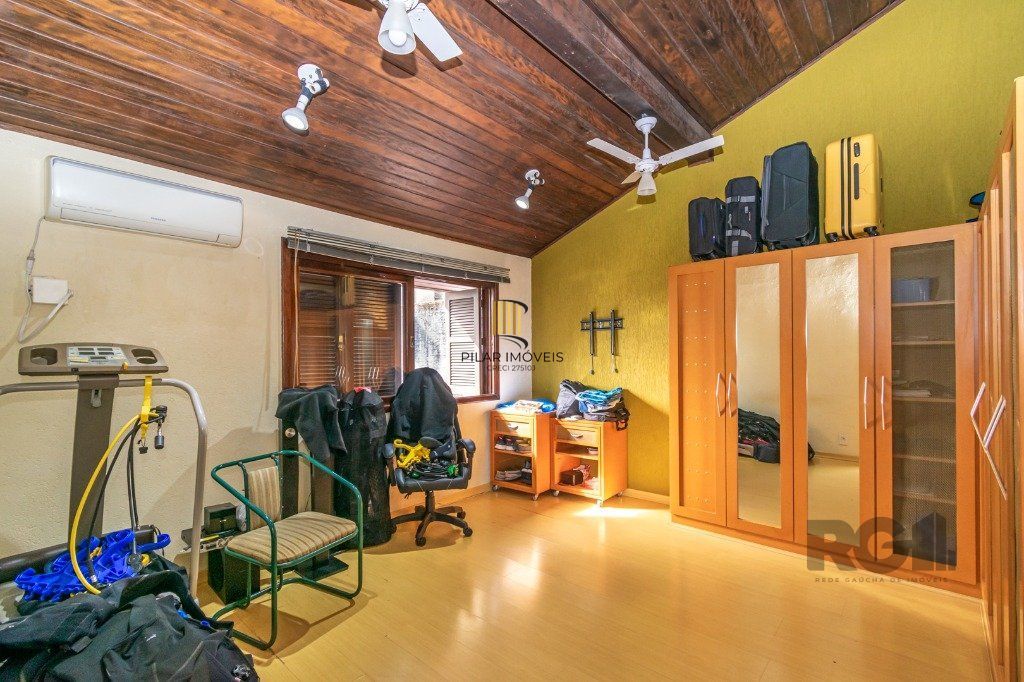 Sobrado de 4 dormitórios no Moinhos de Vento