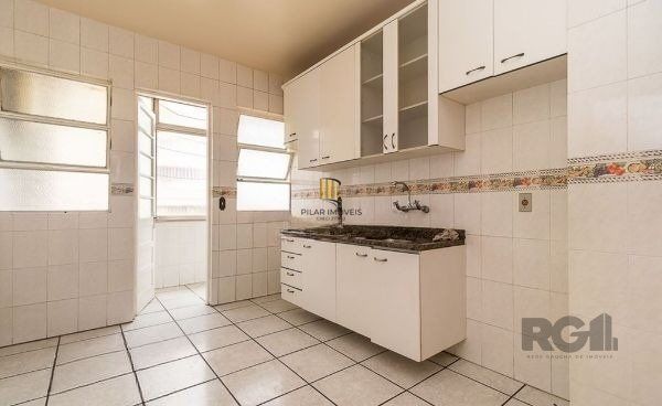 Apartamento de 2 dormitórios dependência e vaga