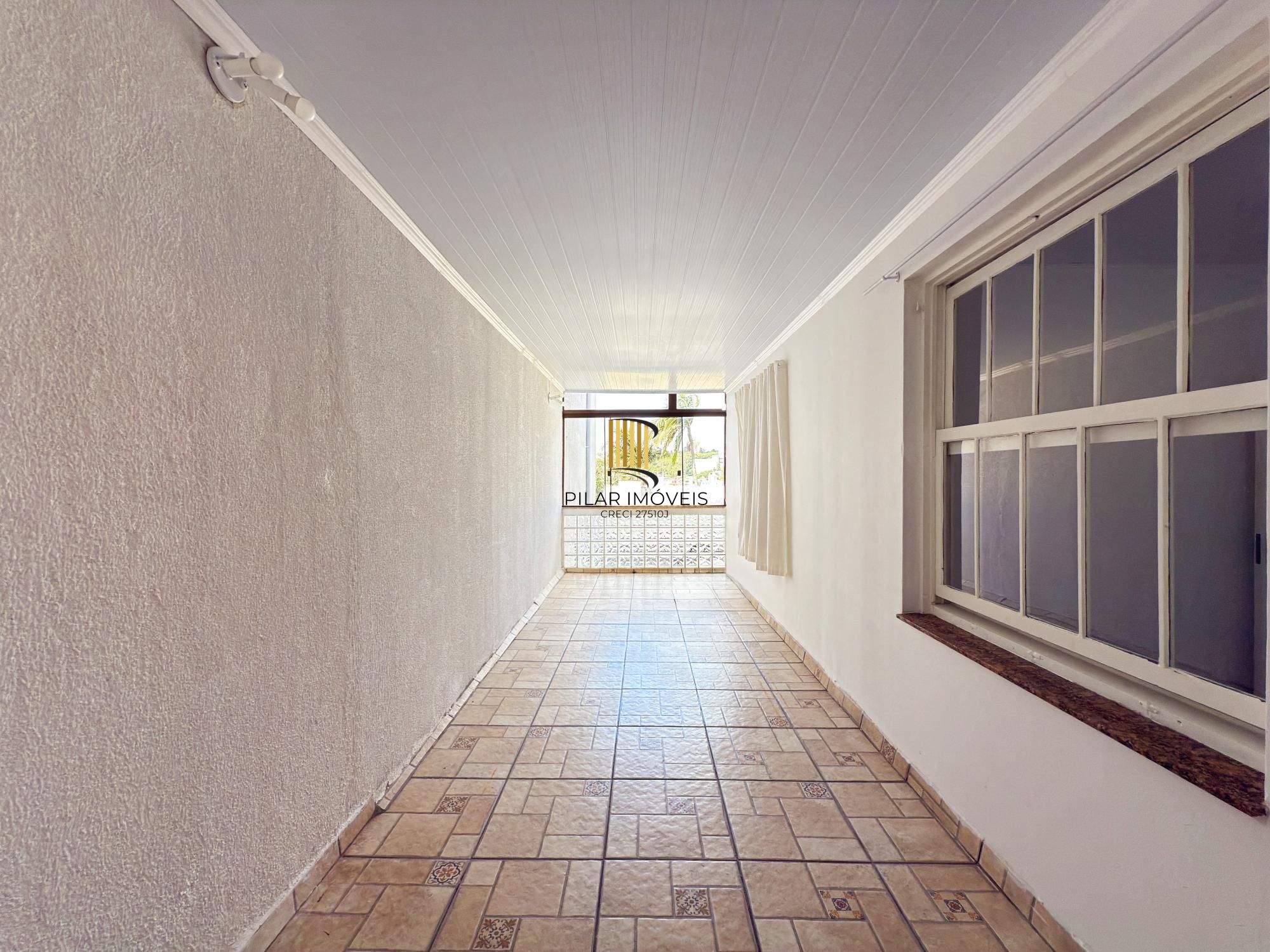 Casa 3 dormitórios no bairro Medianeira