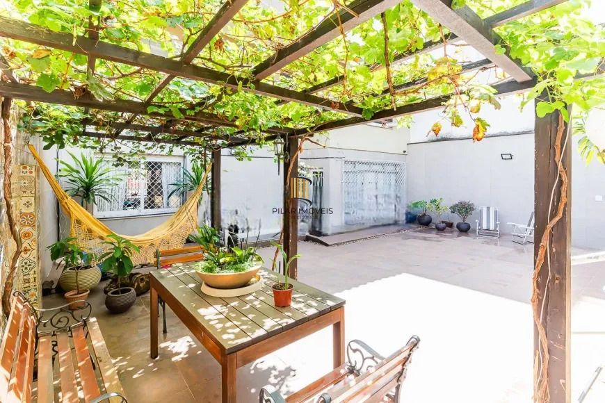 Casa 4 dormitórios no bairro Chácara das Pedras