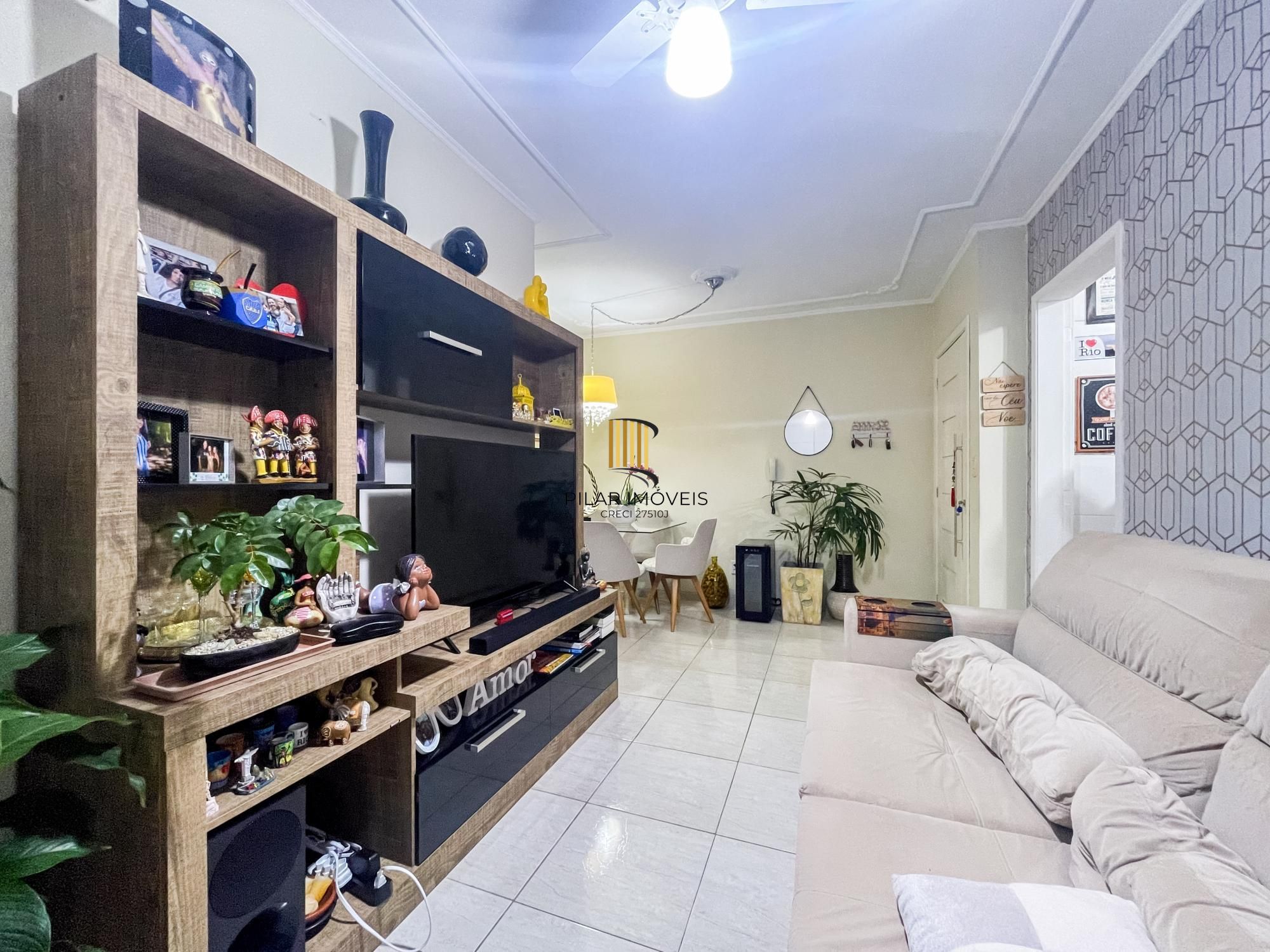 Apartamento no bairro Cristal de 2 dormitórios e vaga