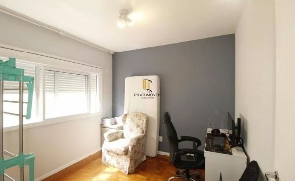 Apartamento no Petrópolis de 2 dormitórios REFORMADO