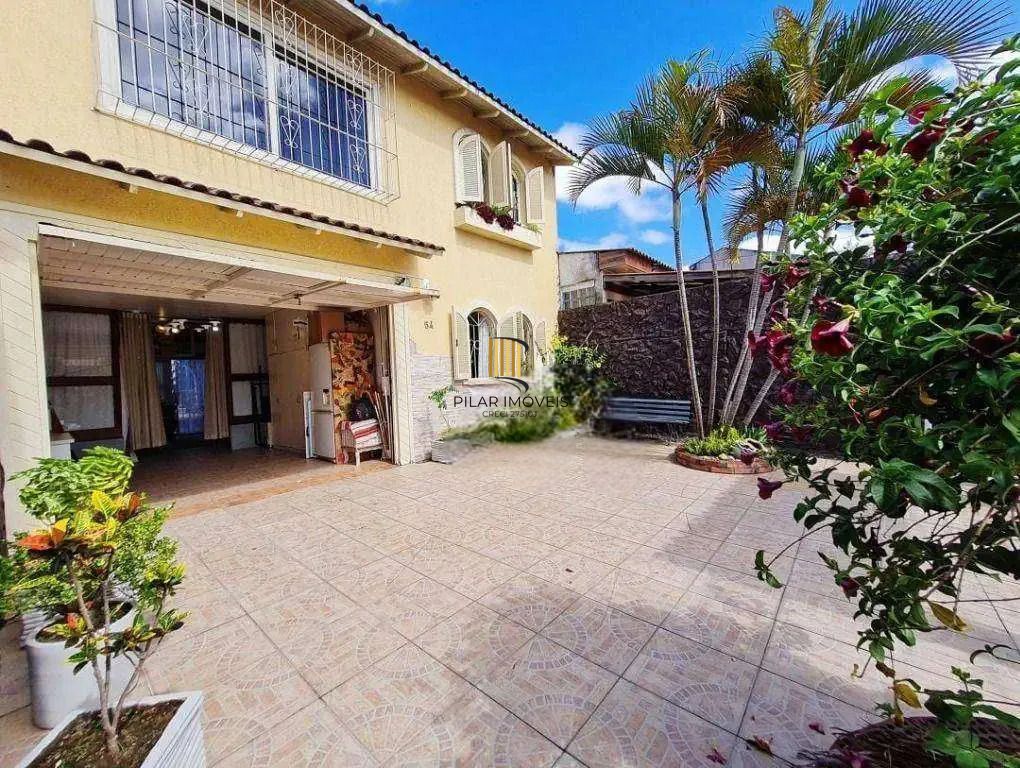 Sobrado 3 dormitórios no bairro Jardim Algarve