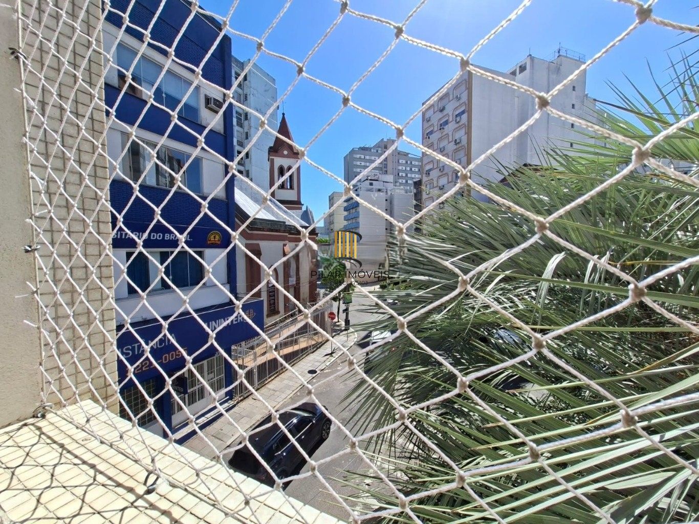 Lindo apartamento de 2 dorm. + dependência no Centro Histórico