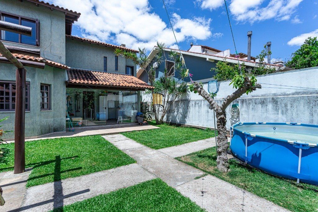 Casa na zona sul de 4 dormitórios 2 vagas - Espirito Santo