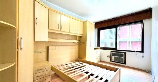 Apartamento no Centro de 2 dormitórios DESOCUPADO