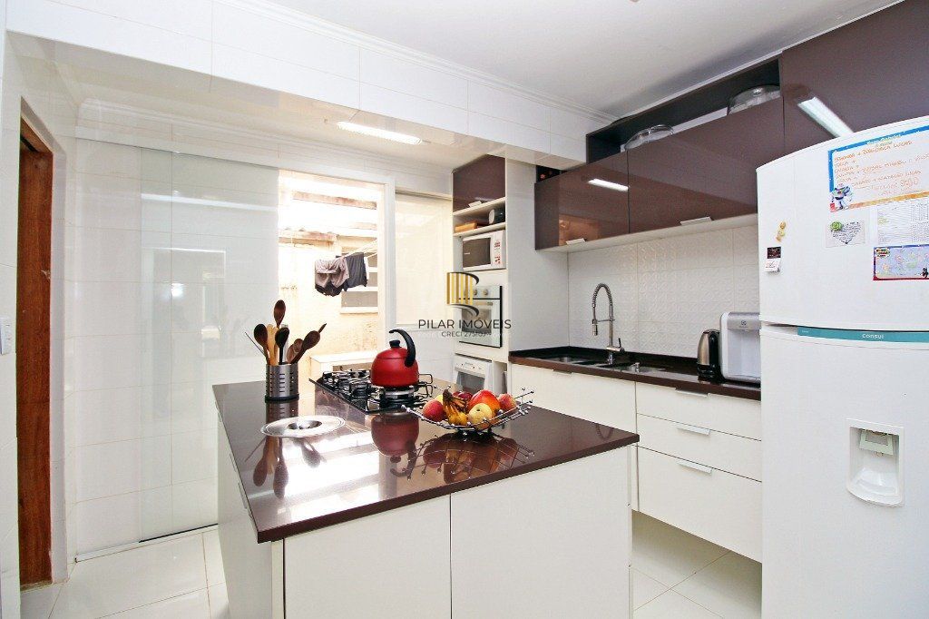 Apartamento de 3 dormitórios e vaga no bairro Petrópolis