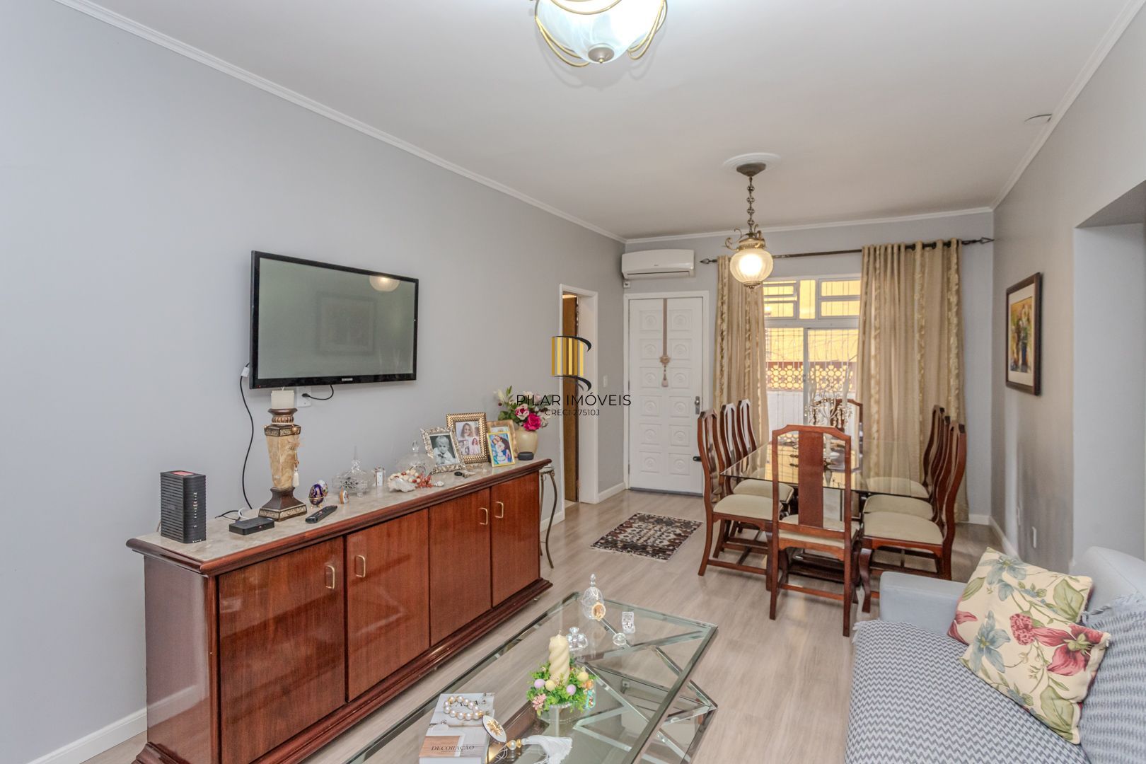 Prédio Residencial no Passo D'areia com 8 dormitórios e 8 vagas