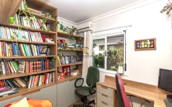 Sobrado condomínio no bairro Teresópolis de 4 dormitórios 2 vagas e infra