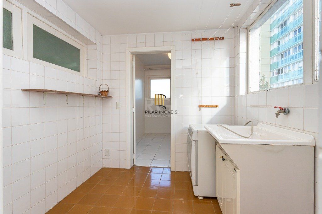 Apartamento no bairro Higienópolis com 190m² de 3 dormitórios e 2 vagas