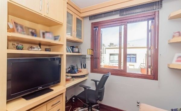 Apartamento no Menino Deus de 2 dormitórios e vaga