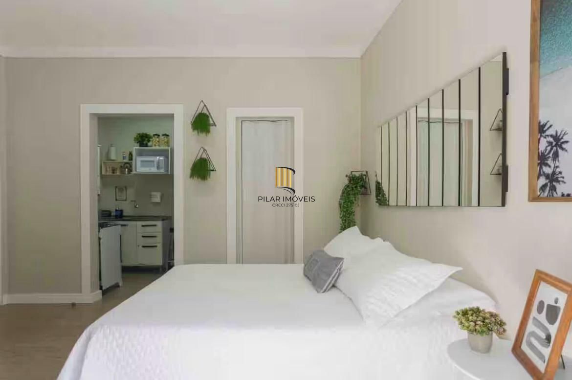 Apartamento Térreo com pátio na Cidade Baixa de 1 dormitório MOBILIADO
