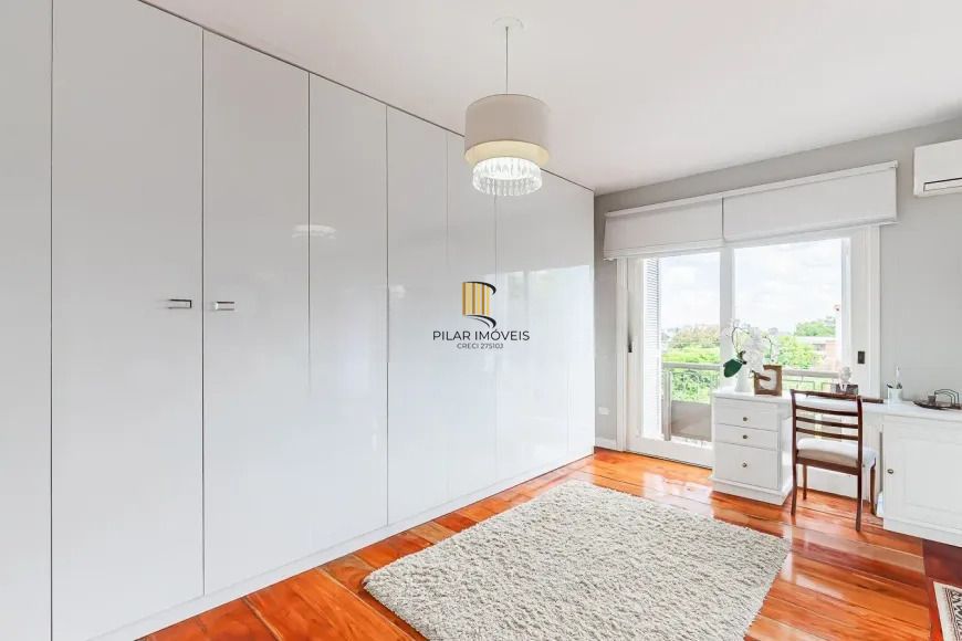 Casa 4 dormitórios no bairro Chácara das Pedras