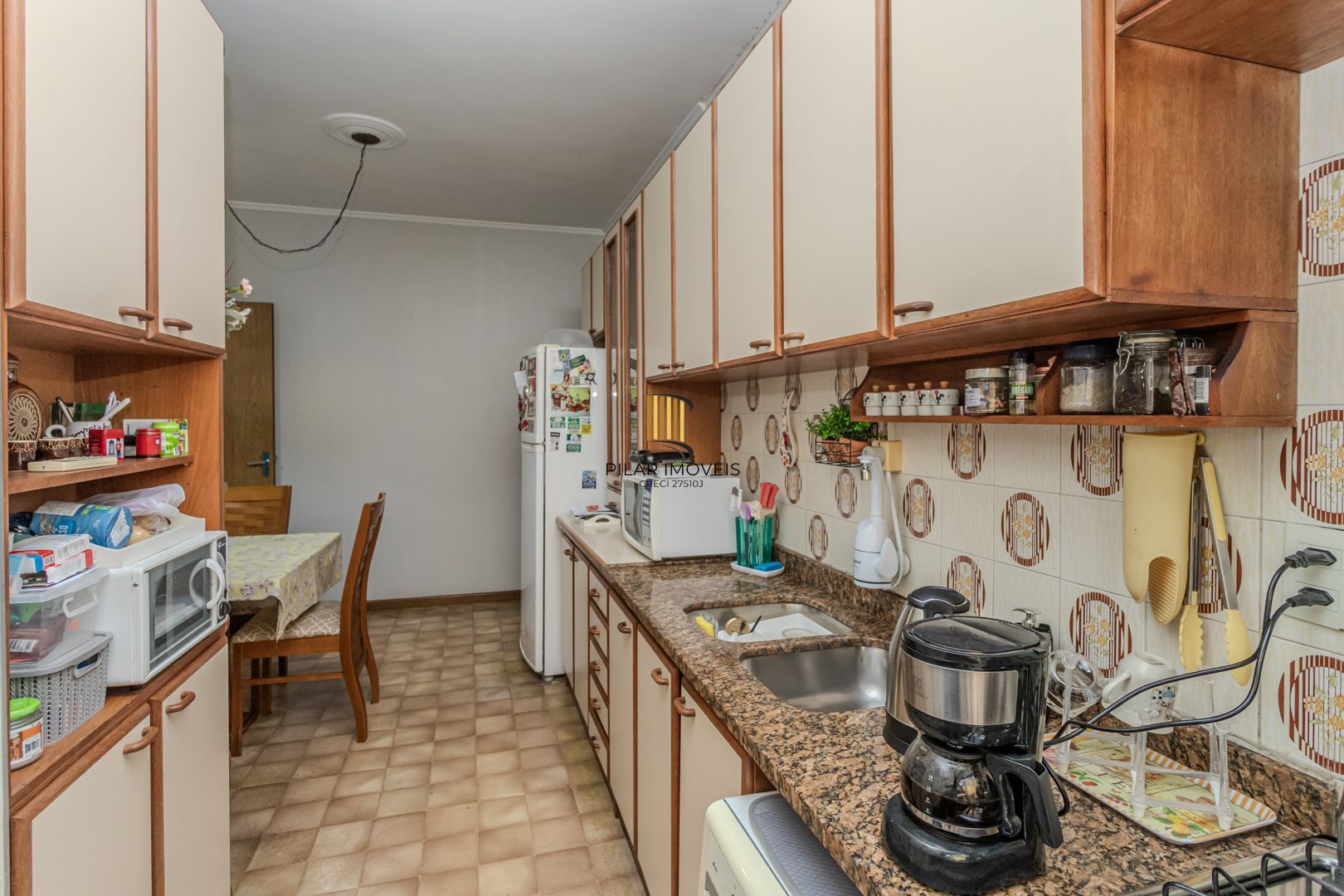 Prédio Residencial no Passo D'areia com 8 dormitórios e 8 vagas