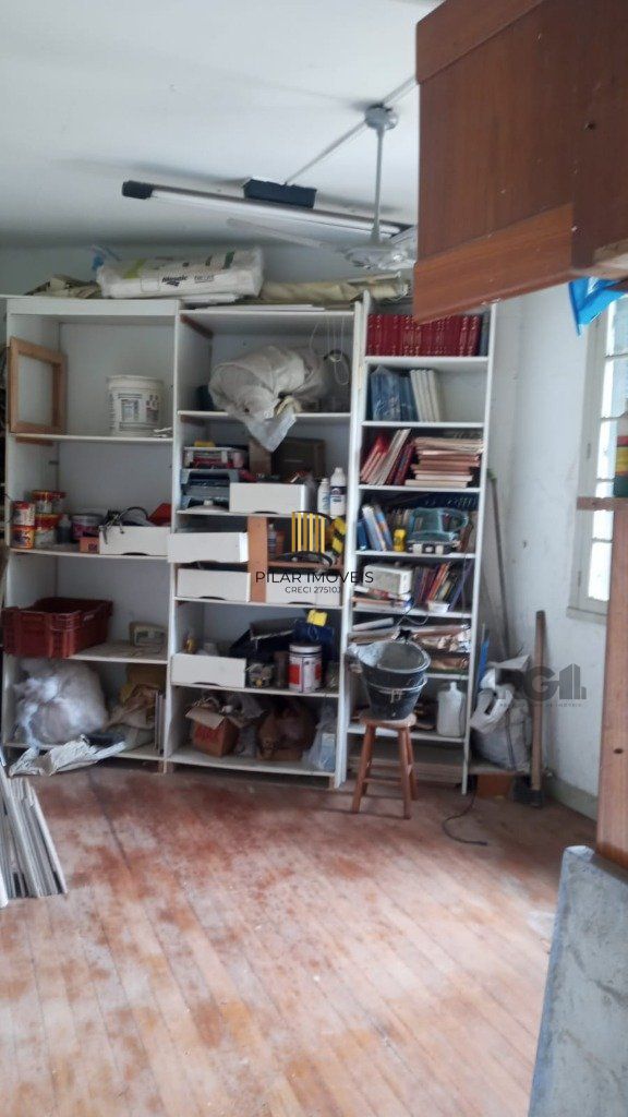 Sobrado no bairro Petrópolis com 4 dormitórios e amplo pátio