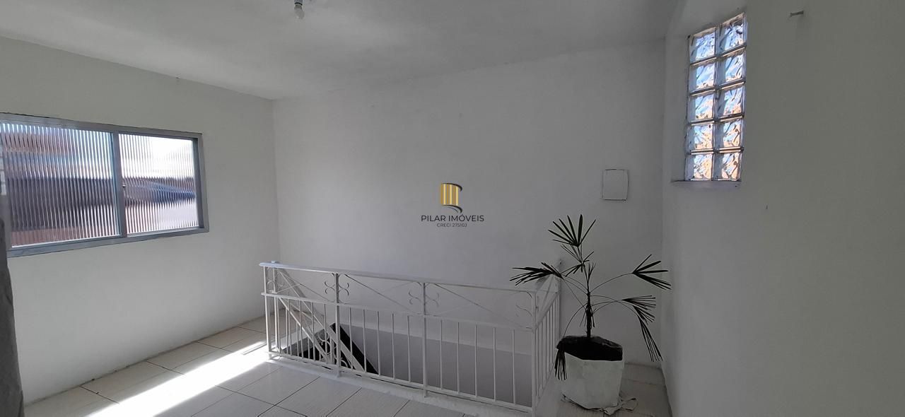 Casa em Canoas de 2 dormitórios DESOCUPADA