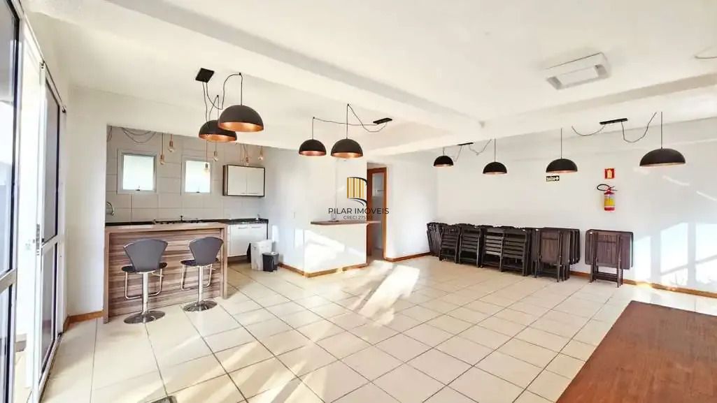 Apartamento no bairro Camaquã de 2 dormitórios vaga e infra