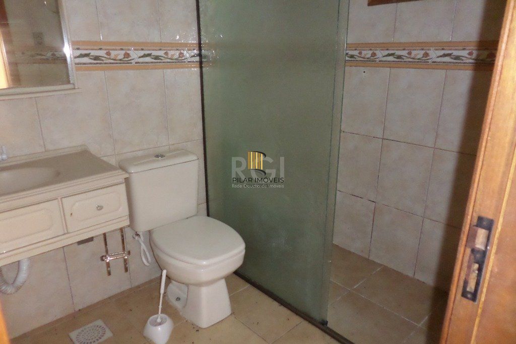 Casa na Hípica com 3 dormitórios e 2 vagas