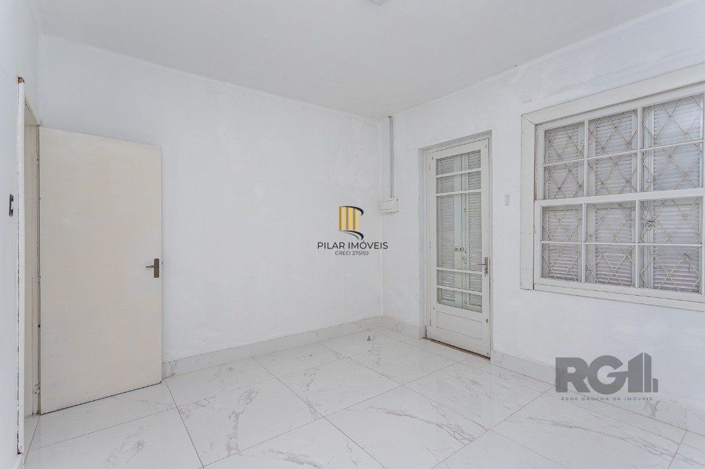 Casa Espaçosa de 3 Dormitórios à Venda no Bairro Moinhos De Vento!