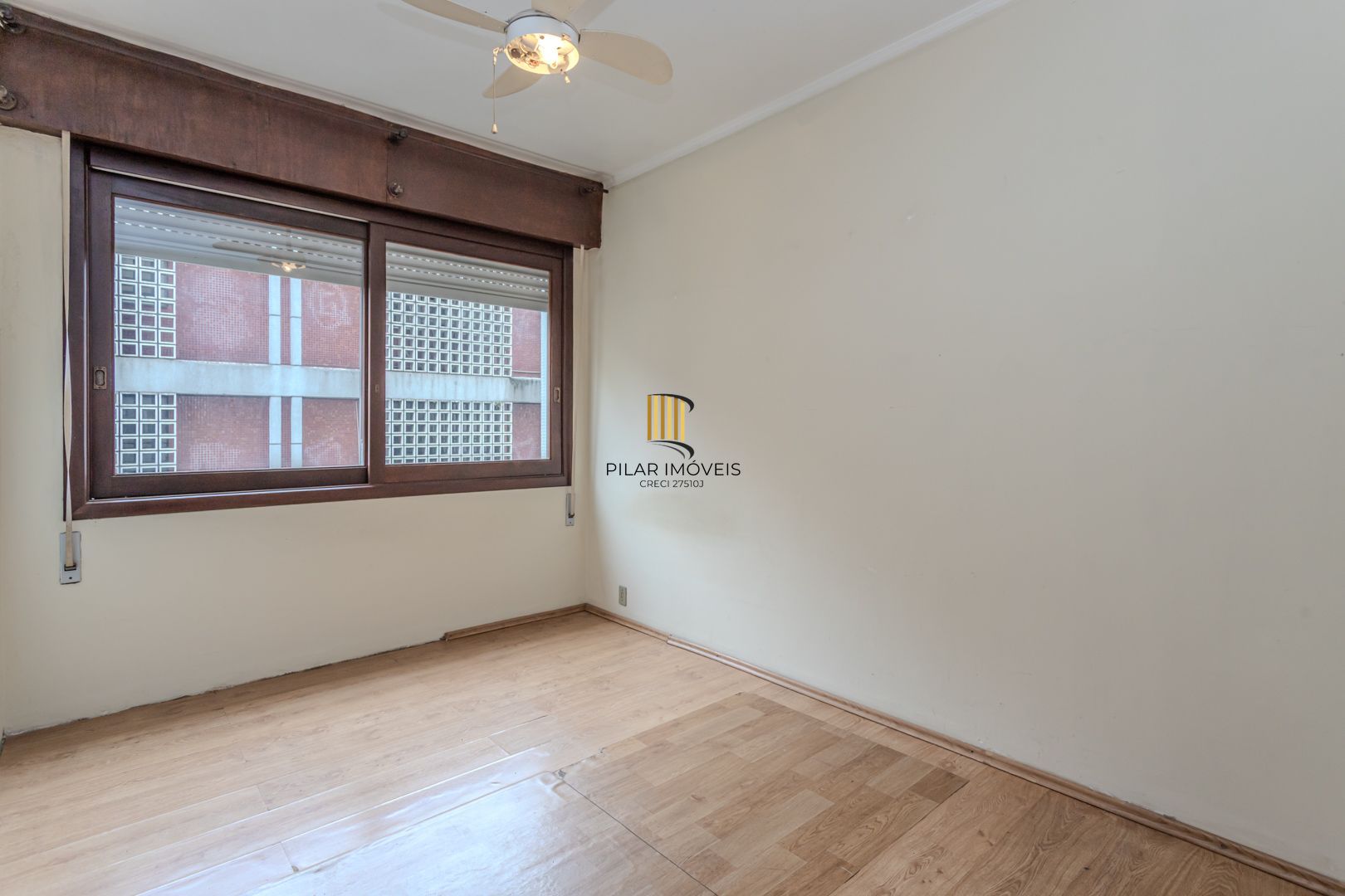 Apartamento no Centro de 2 dormitórios DESOCUPADO