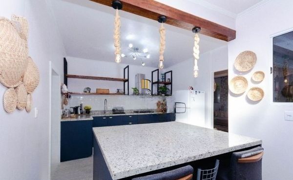 Casa no bairro Tristeza de 4 dormitórios e 4 vagas