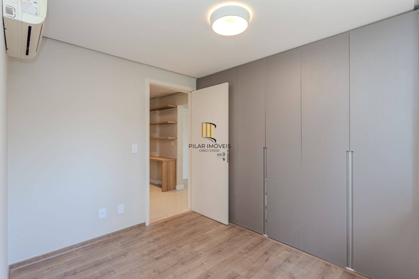 Apartamento no bairro Mont Serrat de 2 suítes e 2 vagas DESOCUPADO