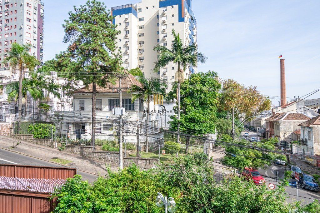 Sobrado no Moinhos de Vento de 4 dormitórios e 4 vagas