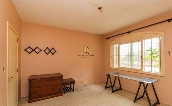 CASA DESOCUPADA E SEMI MOBILIADA, COM SUÍTE MASTER, SACADA, VISTA PANORÂMICA, EM AMPLO TERRENO NO SANTA TEREZA