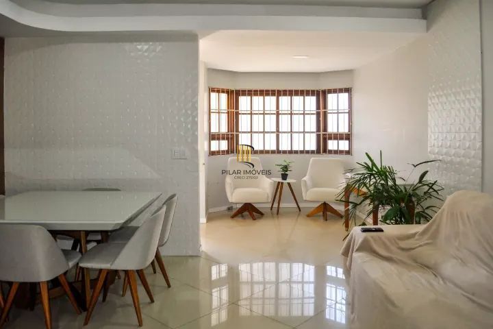 Casa 3 dormitórios no bairro Hípica