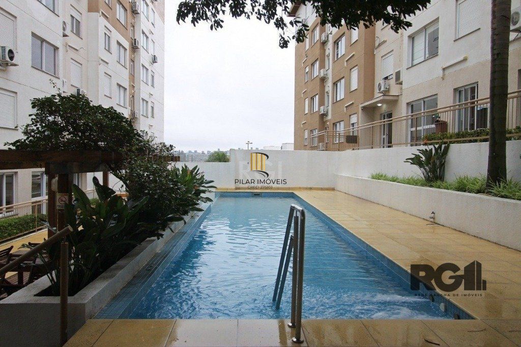 Apartamento no Urbano Menino Deus de 1 dormitório vaga e pátio