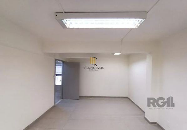 Libertas imobiliária aluga loja na Av. Assis Brasil com 530m²-Passo D`areia