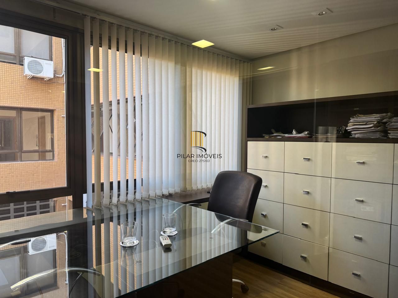 Sala comercial mobiliada com 42m² no bairro Praia de Belas DESOCUPADA