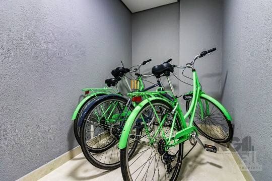 Apartamento  no Menino Deus de 3 dormitórios e 2 vagas