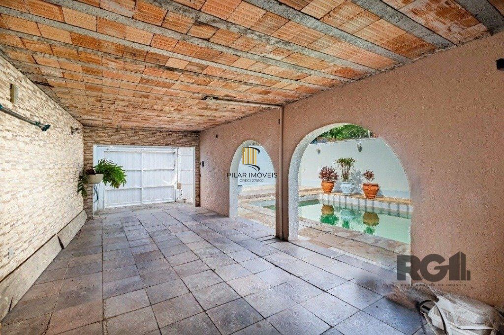 Casa 4 dormitórios no bairro Chácara das Pedras