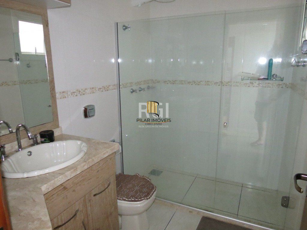 Casa para Venda - 220m², 3 dormitórios, sendo 2 suites, 4 vagas - Coronel Aparício Borges