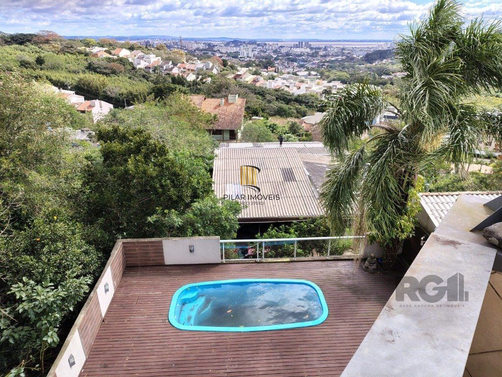 Casa sobrado com 300m² na Vila Nova de 3 dormitórios e 4 vagas