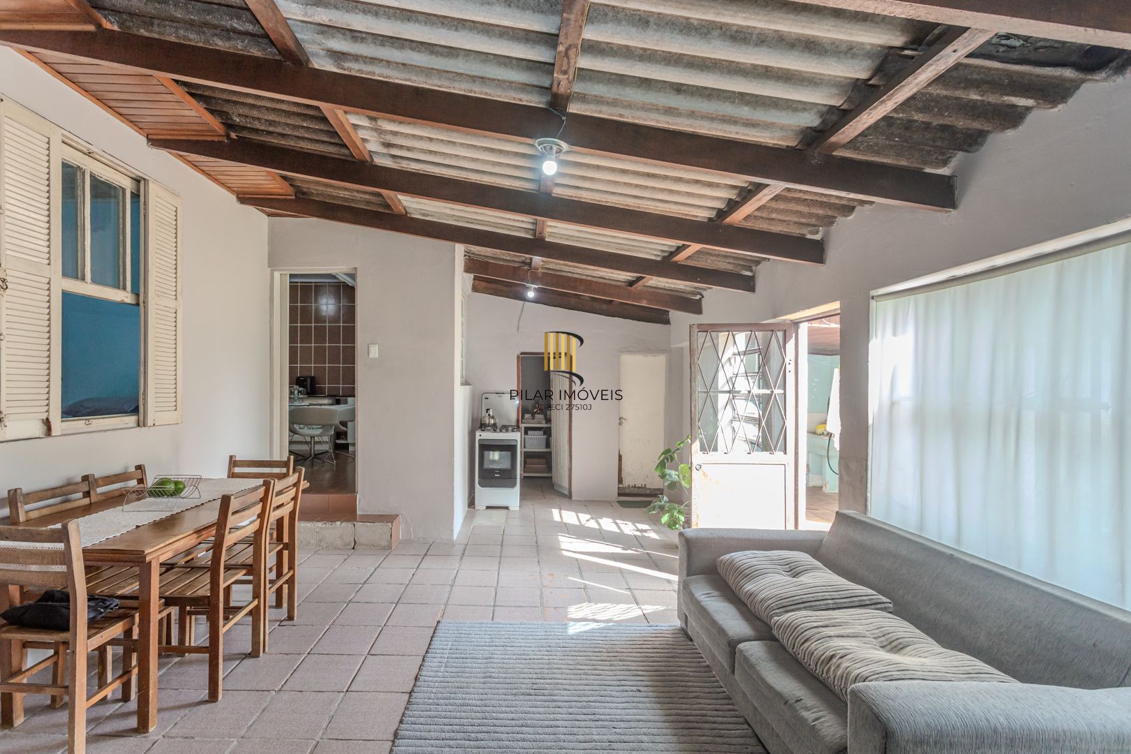 Casa no bairro Jardim Botânico de 3 dormitórios e garagem e terreno com 370m²