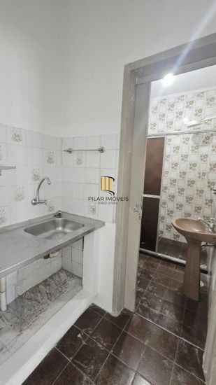 Apartamento no Menino Deus de 1 dormitório DESOCUPADO