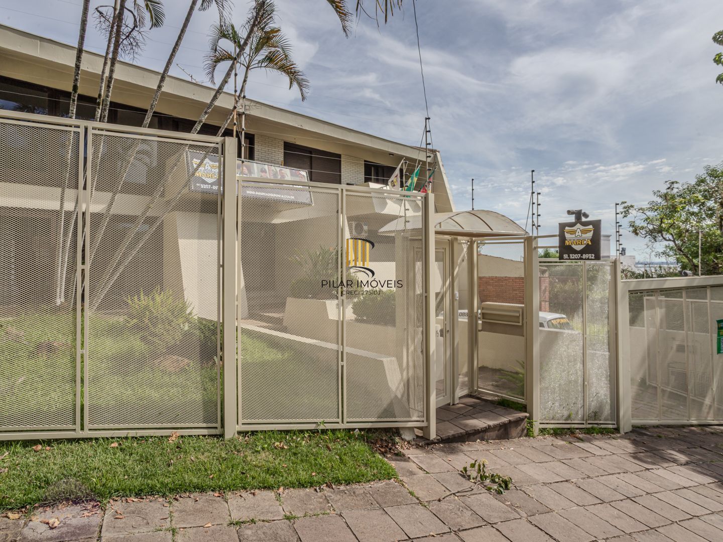 Casa sobrado no Menino Deus de 3 dormitórios e 3 vagas