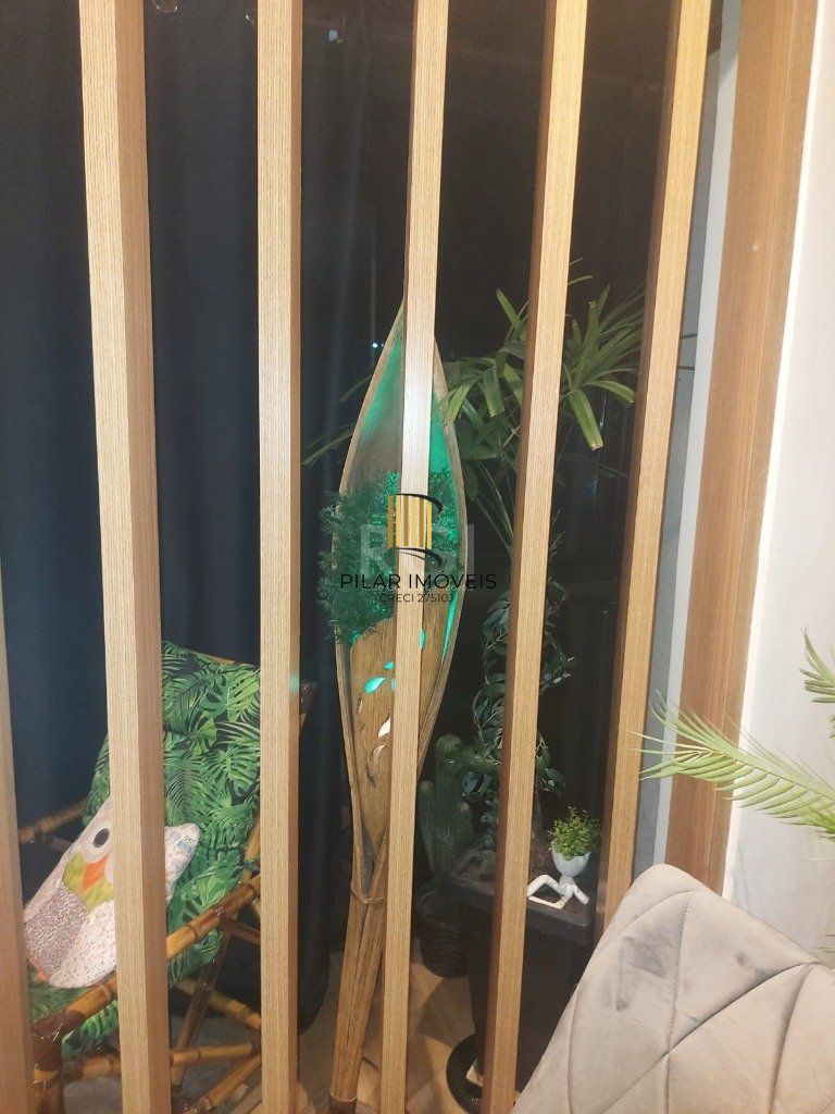 Apartamento 02 dormitórios, com vaga, no bairro Jardim Itu Sabará, em Porto Alegre.