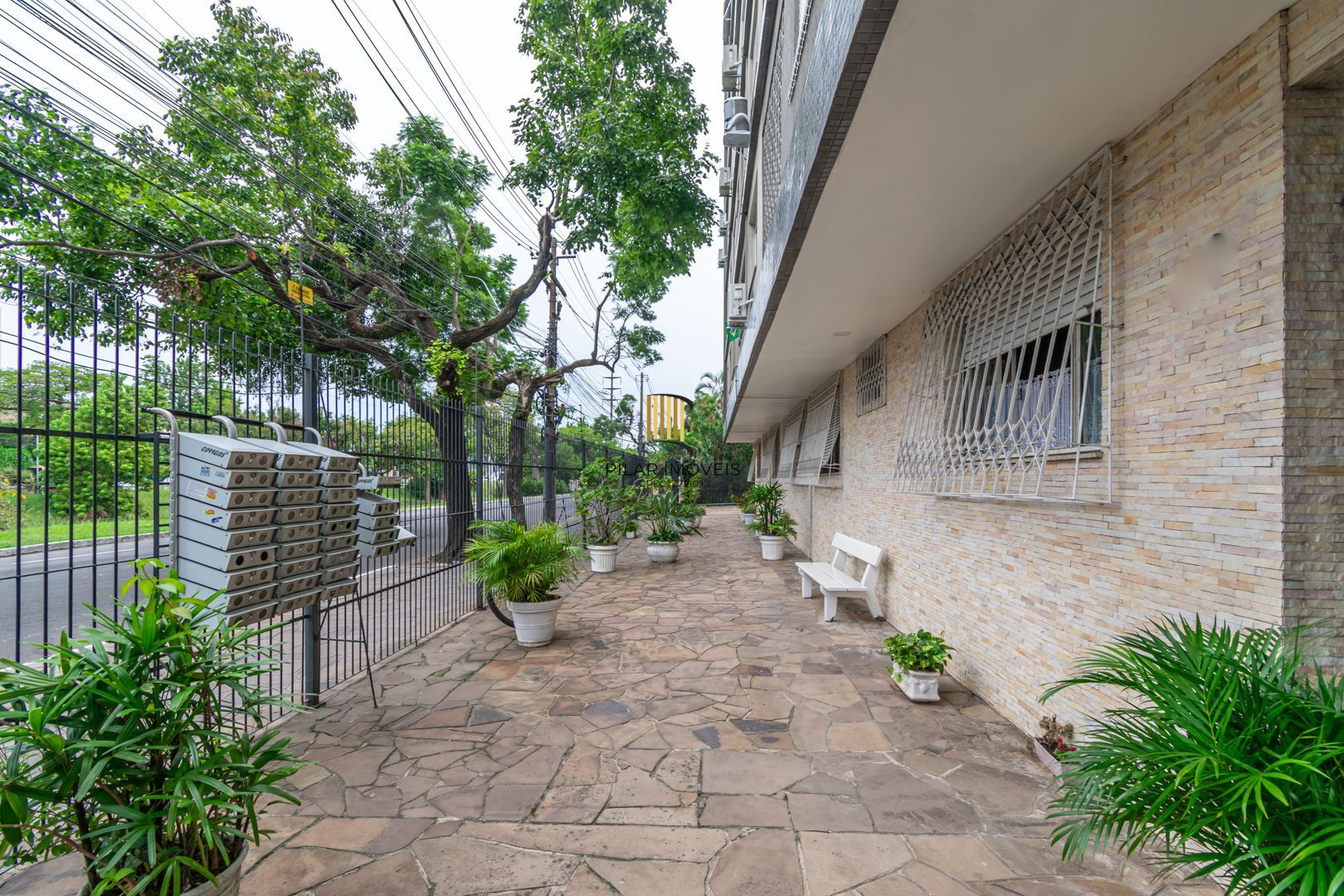 Apartamento 2 dormitorios, no Menino Deus reformado