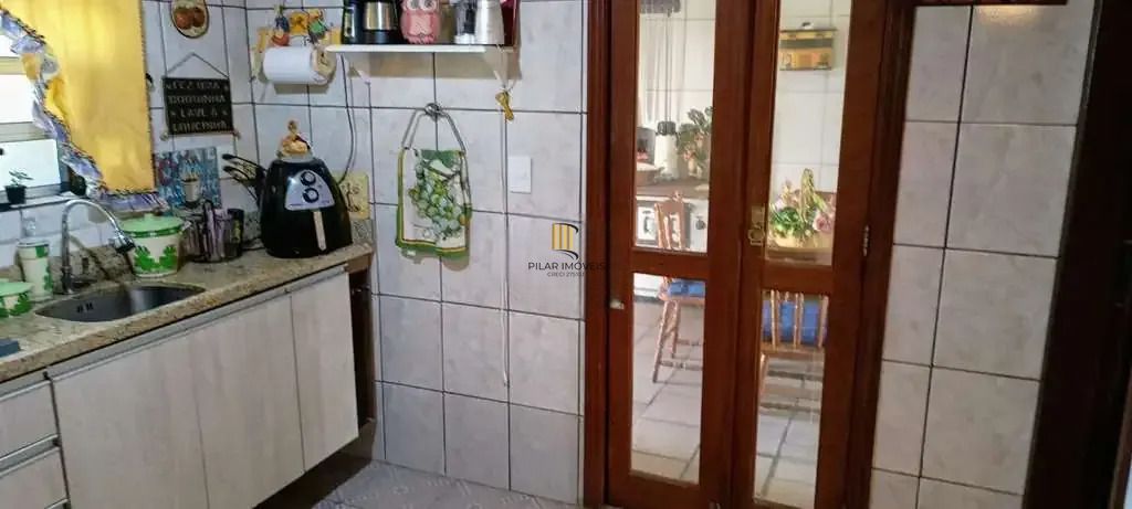 Casa 3 dormitórios no bairro Jardim Algarve