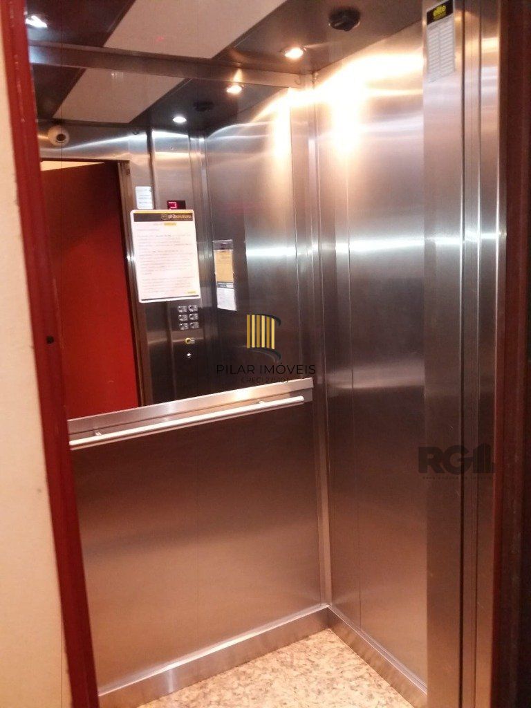 Apartamento de 2 dormitórios dependência e vaga