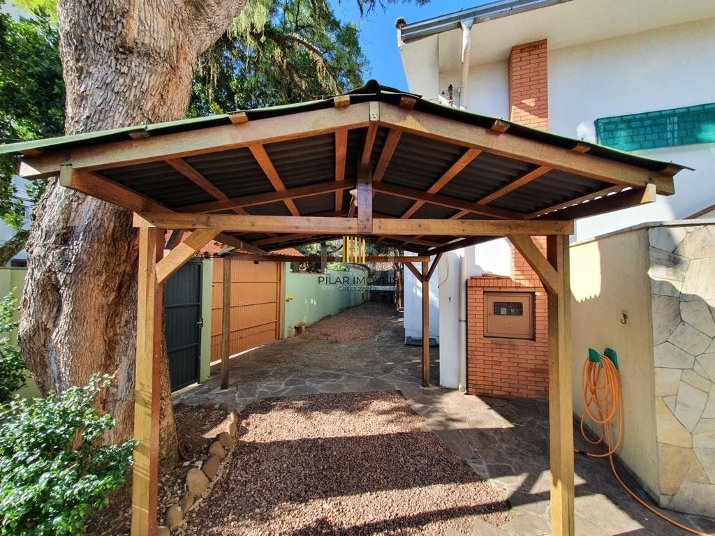 Casa para Venda - 250m², 4 dormitórios, sendo 1 suites, 4 vagas - Centro