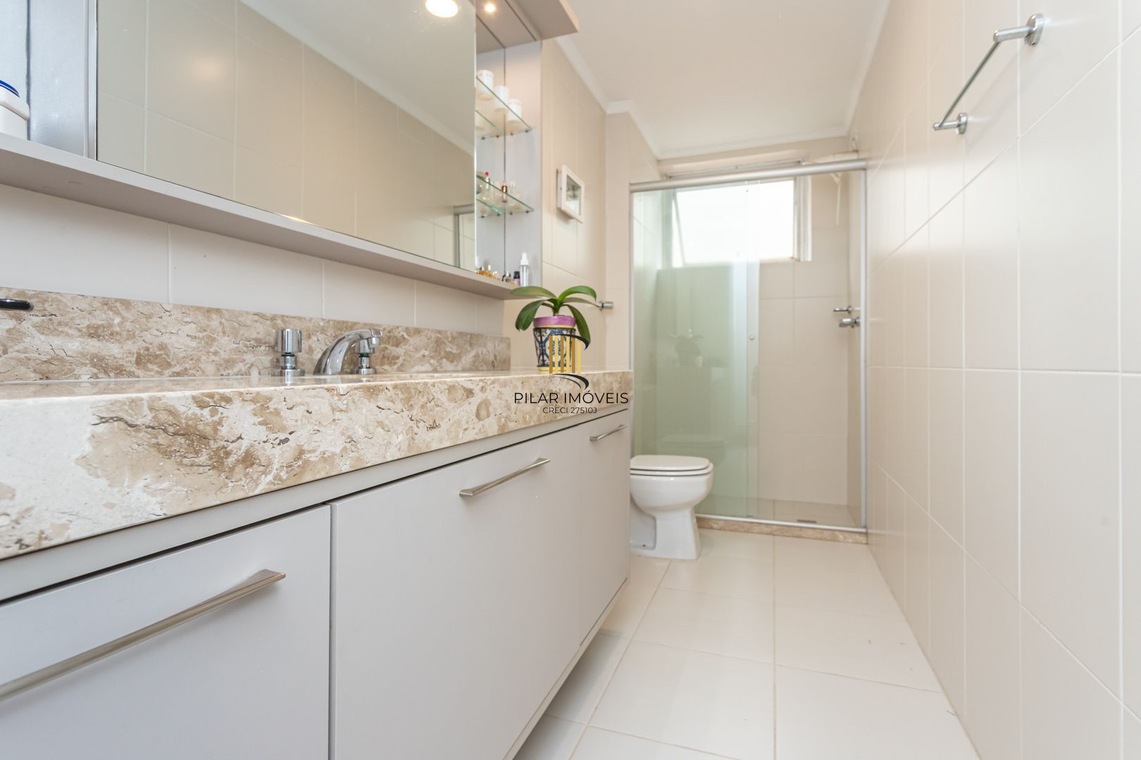 3 DORMITÓRIOS SEMI MOBILIADO NA CORTE REAL C/ELEVADOR E VAGA DE GARAGEM ESCRITURADA