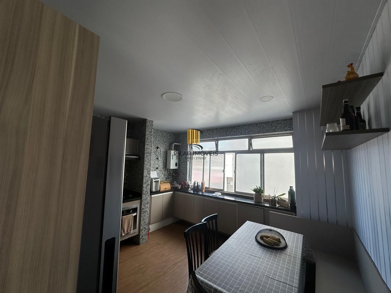 Ótima cobertura de 3 dormitórios com 232m² no bairro Passo da Areia.
