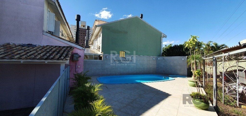 Casa em condomínio no Sarandi de 2d vaga e infra